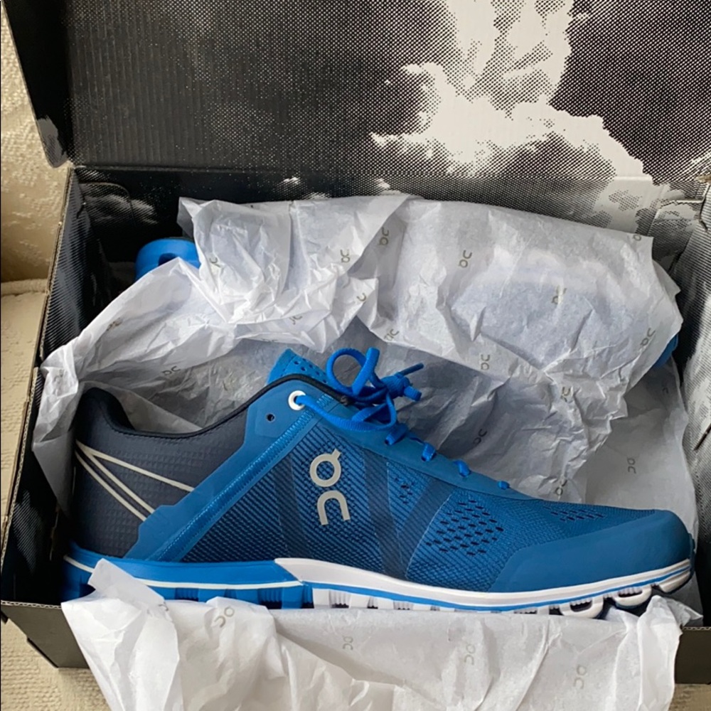 On Cloud Cloudflow Sneakers